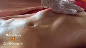 mel khalifa faz massagem tantrica