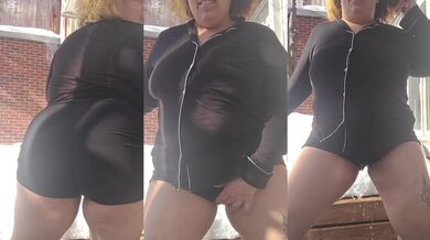 Wanna snowball my pussy tonight. I squirted after some snow hitting my clit yummy