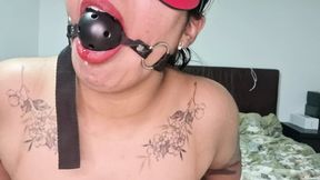 Hot temptress bound to the bed