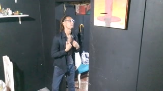 A bachelor testing the rent room: Raba Erre.