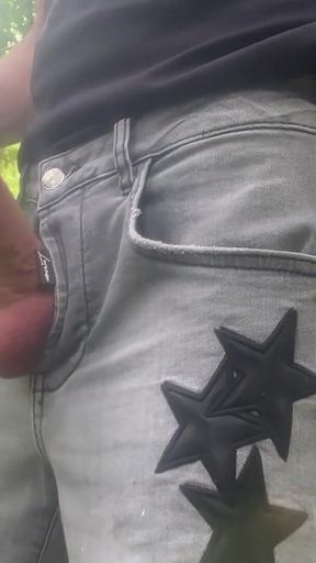 Huge Cumshot Outdoors in the Jeans Mmmm