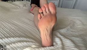 hot milf mistress liza virgin footjob in high heels