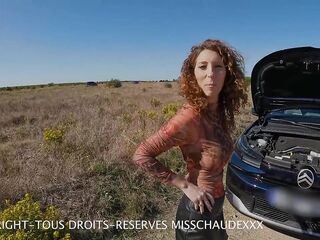 Misschaudexxx, car breakdown... A stranger smashes me on the side of the road