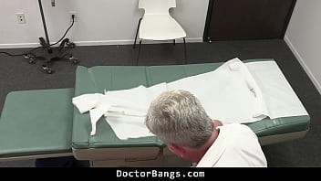 Hot doctor uses physical method to treat ailing patient