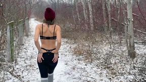 Wife enjoys public double cumshot in snowstorm with husband and friend / Messy follow-up