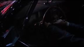 Yolanda Julien follada en un coche