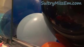 Giantess tiny has fun in balloons