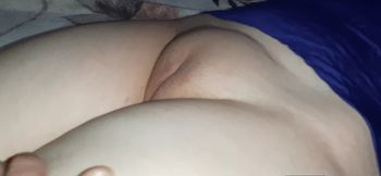 Mmm. What a sexy pussy this woman has.