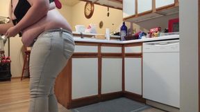 Buttcrack reveal unloading dishwasher