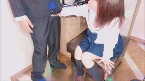 【素人】カラ◯ケ屋さんでドキドキしながらsexするカップル。