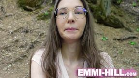 Wild fingering in the woods: Emmi plays with her long labia and jerks off her wet pussy hard