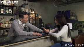 Md-0211 a Coffee Shop Clerk Who Loves to Be Exposed