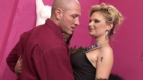 tarra white partage une grosse bite blanche avec sa copine jasmine black