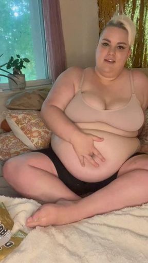 BBW Stuffs Big Bellybutton with Gummy Bears