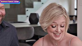 Cockhungry bisex babes enjoying a bi 4some
