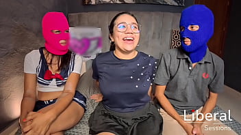 Hermosa madura petit se anima hacer su primer video porno