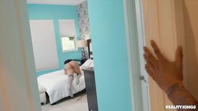 ”Diamond Banks gets banged by monster cock after yoga”