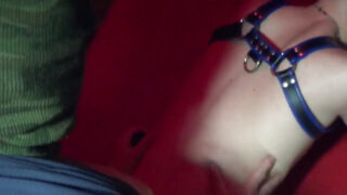 Gorący grupowy seks w wojsku przeradza się w szaleństwo gangbangu z fistingiem bez zabezpieczenia