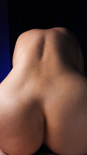548 Muscular Girl with a Perfect Ass Will Milk and Fuck Your Big Hard Cock!