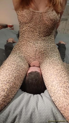 Leopard Facesitting!