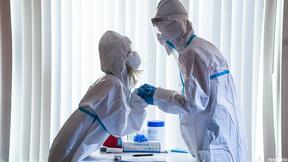 ”Lola Fae gets screwed by her man Lucky Fae pandemic style”