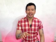 Amigo hetero dotado deja que su amigo gay le de sexo oral a sus 23cm de vergota! relato sexual