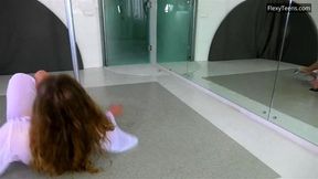 Fat chick Natasha Fank very acrobatic