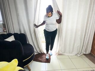 ZANEXKE PUSHES HARD IN LARGE BOOTY COSPLAY