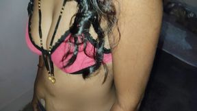 Desi aunty lifted duppata her and legs and smacked,bhabhi said and fuck hard