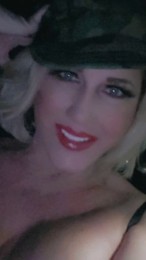 Pinky Licks her Carmel Popsicle!