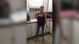 RachelHH22 Peeing into leggings while doing dishes and smoking