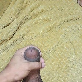 I record my stepmother while she masturbates, she has a wet and mature pussy