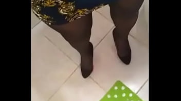 Mini falda y tacones