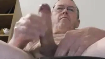Hairy Daddy Jerks Off on Amateur Webcam