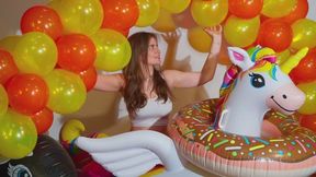 Lunaria - Balloon Garland Popping Fun