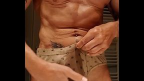 Je pisse dans mon slip avant de me branler, vid&eacute_o compl&egrave_te non flout&eacute_e.