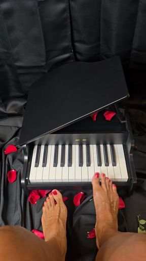 Lets try to play the piano