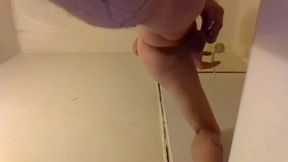 Peeing Giantess