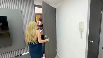 Me encanta ver a mi culona latina hermanastra con poca ropa, me pongo cachondo y le doy una dura cogida hasta darle toda mi rica leche por su estrecho culo.