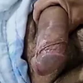 Masturbando mi rico pene.