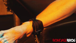 Masturbare, masturbare manuală, puloi, robie, dominare, intens – Devin Franco și Grant Ducati, cu un pula mare tatuată, futuți în mod anal