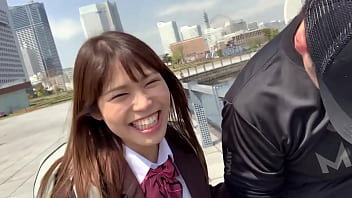 ハメ撮り 正統派美女18歳 やわからF乳をモミモミするとおまんこぐちょ濡れ あり得ない量の潮を吹きながらの中出し生セックスめちゃイカせてから大きなちんちんを生挿入