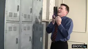 Cuckolded hunk in steamy trap romance