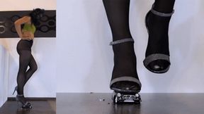 Melina Model Car Crush 3