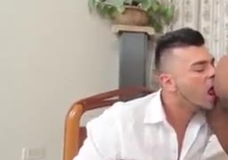 Trans500 fudendo boneca de quatro