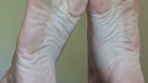 Delicious soles cumshot