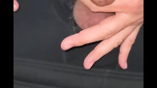 Tatusiowie z dużymi penisami w łazience, masturbacja, sikanie i pierdolenie analne