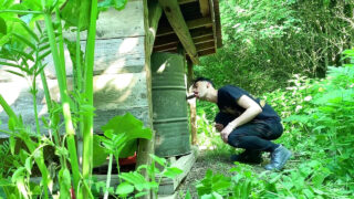 野外POVアクションの巨根黒人アマチュアゲイ：激しいフェラチオと射精