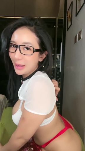 Masturbate on cam indonesian model excited showing her pussy   Clip 1