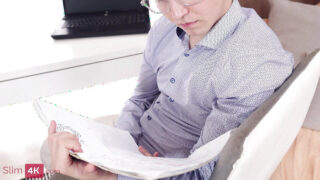 Le piccole adolescenti more Tanya Ray e Moon Imp prendono delle sgradevoli creampie anali dopo pompini selvaggi e posizioni a pecorina